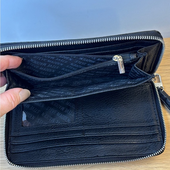 Steve Madden Black Embossed Logo Wristlet Wallet NWOT - Picture 9 of 12
